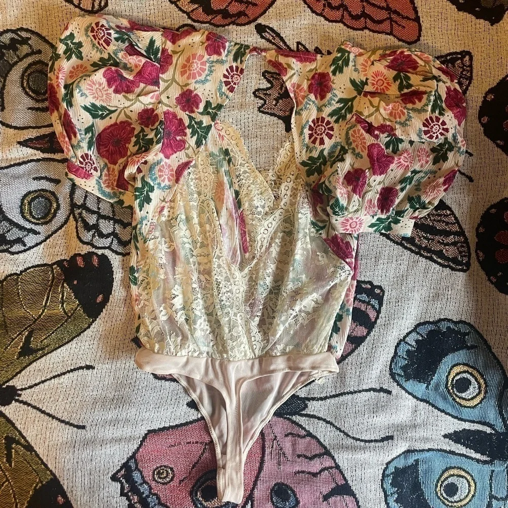 ❤️NWOT intimately free people floral body suit